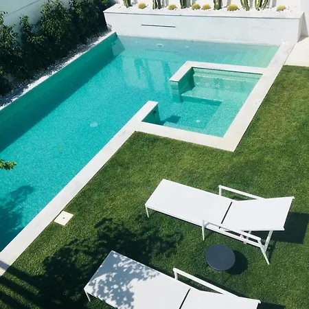 Algarve House With Heated Pool And Jacuzzi Villa